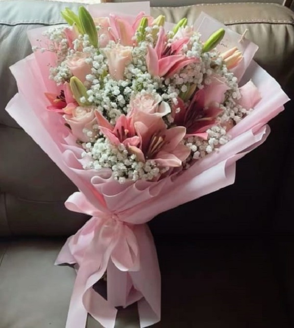 Graceful Lily & Baby’s Breath Bouquet