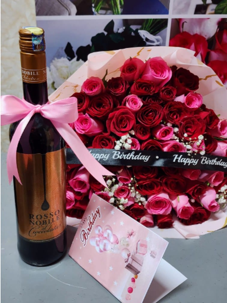 Blush Celebration – Red & Pink Roses Bouquet with Rosso Nobile Wine