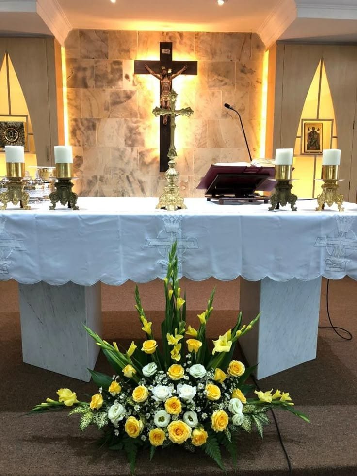 Yellow & White Altar Flowers